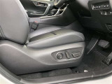 パワーシート搭載。微妙な調整が手軽にでき、最適なポジションで運転することが可能です。