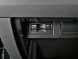 ETCユニットは内装の美観を損なうことなくグローブボックスに綺麗に設置されてます。