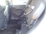 ◆チップアップ&ダイブダウン機構付【ULTR SEAT】は後席座面を左右分割で跳ね上げることができます。トランクで積載できない背の高い荷物をラクラク収納できます。ホンダ車ならではの人気装備です。