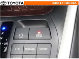 自動または手動でパーキングブレーキをかける・解除することができます。