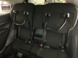リアシート座面を持ち上げると、背の高い荷物を積むのに便利なトールモードに変身します!多彩なシートアレンジで使い勝手良好!
