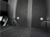 ◆ISOFIX◆シートベルトいらずでチャイルドシートと固定金具を連結するだけでガッチリ固定できます。