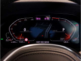 【BMWライブ・コックピット】コントロール・ディスプレイとインスツルメント・ディスプレイから構成されるディスプレイ・ネットワークにすべての情報がより分かりやすく表示されます。