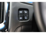 機能性溢れる運転席まわり。使いやすいスイッチ類の配置で運転中のストレスを軽減し楽しくドライブできますよ。
