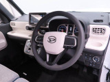 運転席からフロントガラスまでの距離もあるので、ハンドルを握った時に、圧迫感がありません。