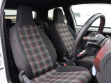 認定中古車保証1年間距離無制限の保証とロードアシスタンスサービスが全車に付帯されています。また、1年間または2年間の延長保証(有償)もご利用いただけます。
