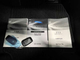 カバンやポケットからキーを取り出さずにドアを施錠&解錠。クルマの始動も可能です。