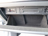 認定中古車保証1年間距離無制限の保証とロードアシスタンスサービスが全車に付帯されています。また、1年間または2年間の延長保証(有償)もご利用いただけます。