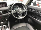 現在のMAZDA車はインパネ配置が視線の動きが少なくなるように設計レイアウトされています☆ひとつひとつの部品からMAZDAの安全に対するこだわりを感じる事が出来ます☆