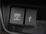 ◆USBチャージャー、12Vの電源ソケット◆使いやすい場所に装備されています。