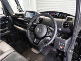 ◆視界広々で非常に運転しやすくロングドライブでも疲れを感じさせないすっきりとまとまったインパネ周りです。
