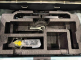 ラゲージの下にはジャッキや応急パンク修理セットが備わっています