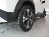 リヤタイヤの溝も十分に残っております。タイヤサイズは205/55R17となっております。