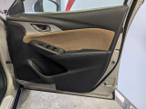 パワーウィンドウのスイッチですよ。運転席に居ながら窓を開け閉めのコントロールできます。