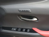 シートメモリーを装備しております!運転する方のシートポジションにボタン一つで操作できるので、とても楽々ですね♪