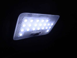 ルームランプは前後ともに社外の車種専用品で明るいLEDに交換しました。
