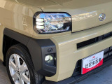 お客様に気持ち良く乗っていただけるよう、工具を使わず取り外せる部品は全て取り外し清掃しております。シート可動の場合は、シートを動かし裏側まで清掃を行っております。