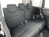 後部座席も当然、綺麗・清潔に仕上げております。内装の綺麗なお車は気持ちが良いですし、コンディションのいい車が多いです。