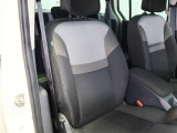 使用感がでやすい運転席側シートですが、ご覧のようにきれいな状態となっております。0078-6002-617225までお気軽にお問合せ下さい。
