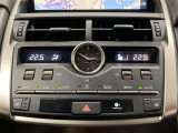 左右独立温度コントロールフルオートエアコンです。運転席、助手席それぞれで独立して温度設定ができます。冷え性の方が乗っても安心ですね♪