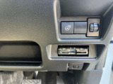 ビルトインETC車載器装備。 デザインと一体となった埋込み型タイプで、配線も見えず、隙間も無くスタイリッシュに収まっております。