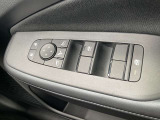 パワーウインドウスイッチです。運転席はオート機能付きです。