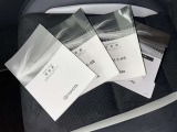 メンテナンスノート、取扱説明書ですね。 車の情報が凝縮されています。 車の整備記録が記載されている大事な物ですよ。