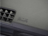 ◆助手席エアバッグ◆SRSエアバッグは、シートベルトだけでは防ぎきれない衝突時の衝撃から乗員を守るための安全装置。衝突時に瞬時に膨らみ、頭部や胸部がダッシュボードに直接衝突するのを防ぎます。