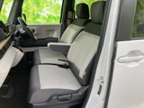 運転席周りは、使いやすさを追求した設計。必要な機能が手の届く範囲に配置されています。