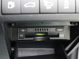ETC車載器は、ビルトインタイプですっきり収納され、見た目も使い勝手も満足のアイテムです。