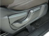 ◆シートハイトアジャスター◆運転席を上下に高さ調節ができます!運転ポジションを体格に合わせてシート調整できます。