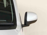 便利な電動格納ドアミラー付きです。