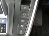 電動パーキングブレーキを搭載。スイッチ操作でパーキングブレーキを作動・解除することができるので操作の力が不要です。