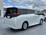 車両前後の障害物を検知して警告する「クリアランスソナー」搭載。狭い駐車場や車庫入れも安心です。