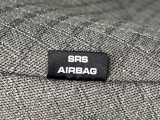 車両側方からの衝撃を緩和するSRSサイドエアバッグ(運転席/助手席)に加えて,SRSカーテンシールドエアバックも標準装備