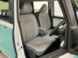 【運転席・助手席】内装ルームクリーニング済みです。しっかり綺麗にしていますので、是非、お確かめください。車に自信があるからこそ、是非一度ご来店頂き内外装も見てもらえると幸いです。