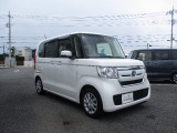 中古車購入時「パンク保証」をご案内しております。万一のパンクやバーストの際に、同等新品タイヤへの交換が可能です。(タイヤと交換工賃が対象です。免責金額と廃タイヤ処分料が必要になります。)