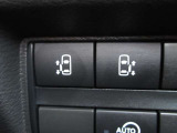 両側ハンズフリーオートスライドドア装備です!運転席のスイッチでの開閉やドアスイッチでの開閉は当たり前ですが、足の簡単な操作でスライドドアの開閉が出来ます!両手が塞がっているような時にとても便利です☆