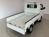 【3方開】荷台のゲートは3方向に。シーンに合わせ、効率よく荷物の積み下ろしが行えます♪