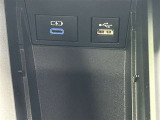 ☆運転席操作部☆ケータイの充電など何かと便利です。