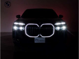 【キドニーグリル】BMWは約90年もの間、ほぼ全ての車両にひと目でBMWだと分かるこの特徴的なフロントグリルが備えられ、デザイン・アイコンとして親しまれてきました。