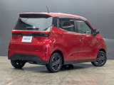 ワイド感あふれる一文字のリアLEDランプが目を引く後ろ姿!EVらしい先進感と軽自動車ならではの扱いやすさを両立しています。