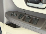 運転席ドアスイッチ周辺です。