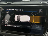 障害物との距離をセンサーで検知するパークディスタンスコントロール。音とディスプレイ表示で駐車時の安心感を高めます。