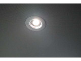 【静電タッチ式LEDルームランプ】ランプ周辺のパネルに軽く触れるだけでLEDが点灯・消灯します!