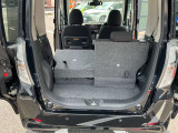 写真のように後部座席を前に出せば、より、広々♪大きな荷物もしっかり積むことができそうですね。