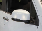 ◆ドアミラーウインカー◆ドアミラーにウインカーを装備しています。対向車に自身の進行方向を合図し安全に運転できます。