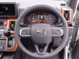 運転する方の体格に合わせてハンドルの高さを変えられるチルトステアリング。しっくりくる位置でハンドルを握れます。