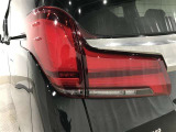 LEDテールライトです。省電力、高輝度のLEDは明るく照らすので夜間運転時の視認性を高めます。スタイリッシュな見た目で細かいところもこだわりたいあなたに!