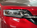 LEDヘッドライトは、点灯の瞬間から最大光量を発揮し、突然暗くなるトンネルなどでの安定感を高めます。
